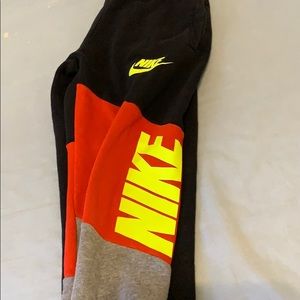 Nike amplify joggers